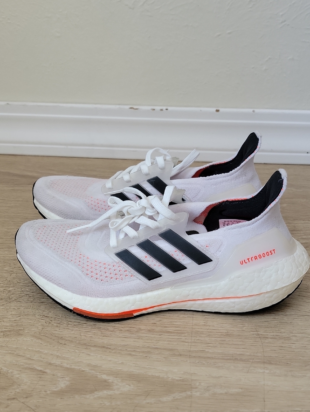 adidas Ultraboost White Running Shoes Tennis Shoes Sz 6